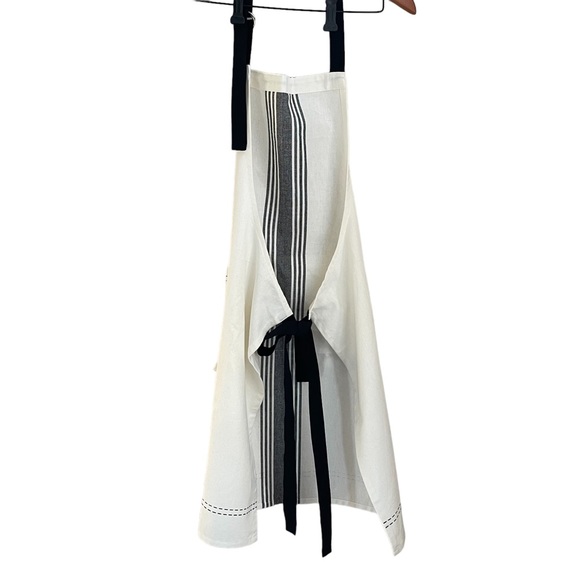 "I kiss better than I cook" Apron by Mudpie - Picture 3 of 5